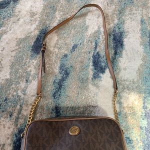 MK logo Jet Set Crossbody